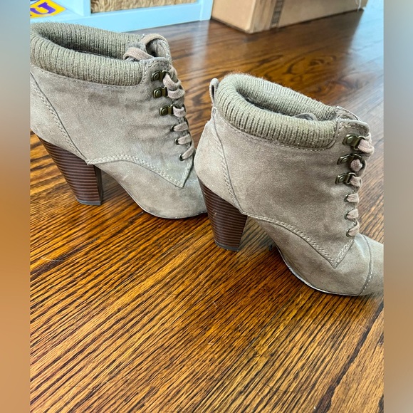 Size 6 Forever 21 brown/tan heeled ankle booties with laces to tie up - Picture 3 of 5
